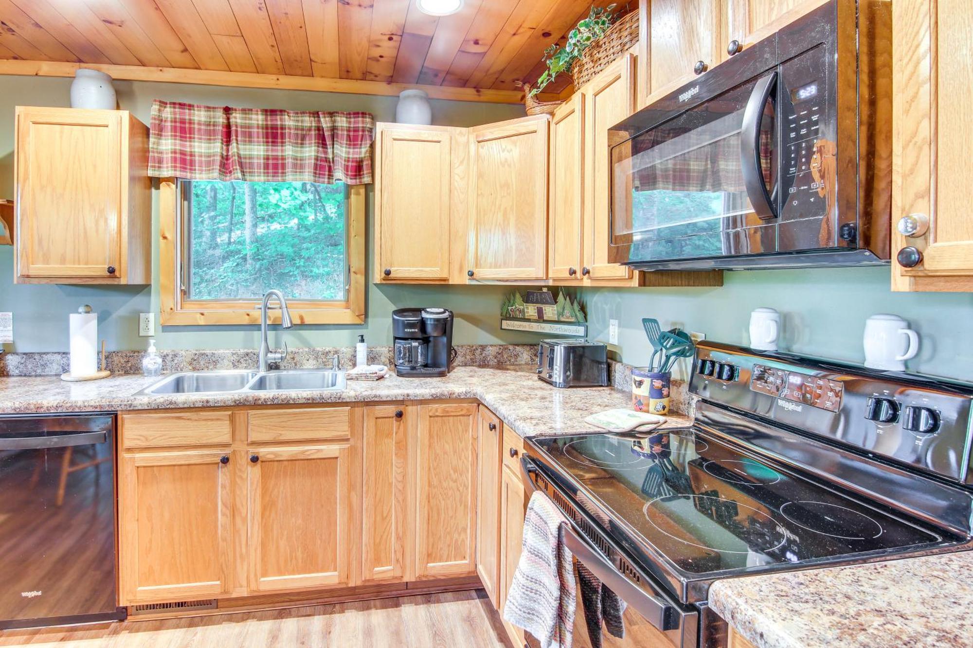 Charming Fox Den Cabin In Whittier With Hot Tub! Экстерьер фото