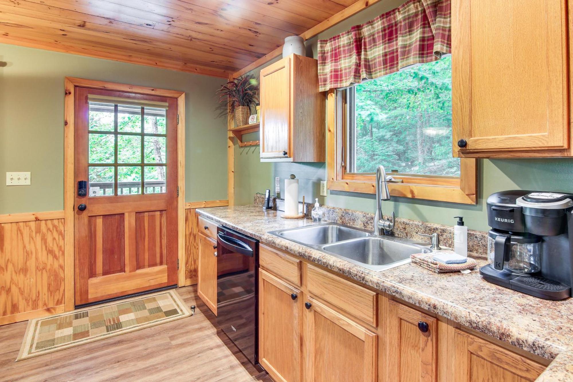 Charming Fox Den Cabin In Whittier With Hot Tub! Экстерьер фото