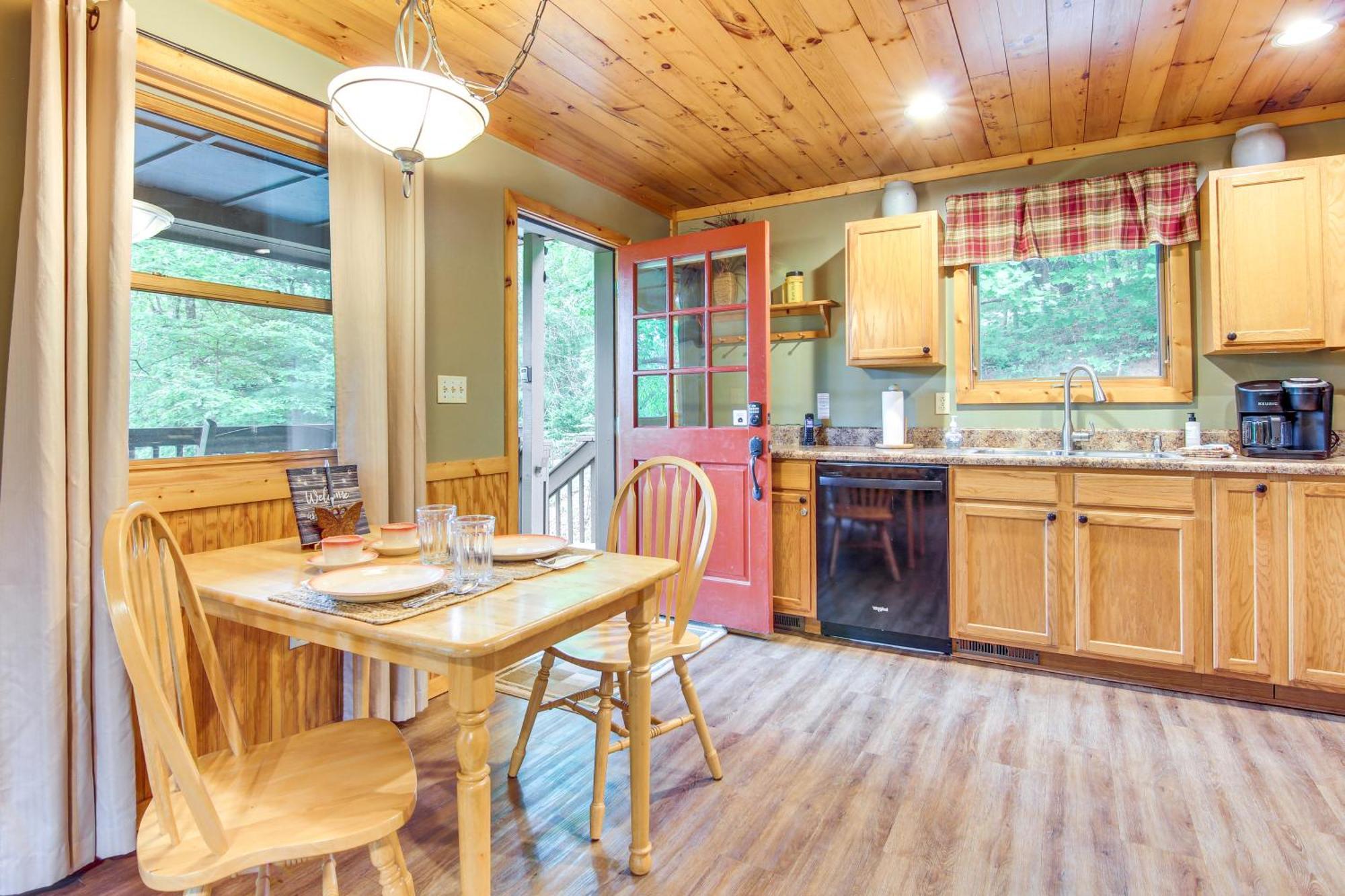 Charming Fox Den Cabin In Whittier With Hot Tub! Экстерьер фото